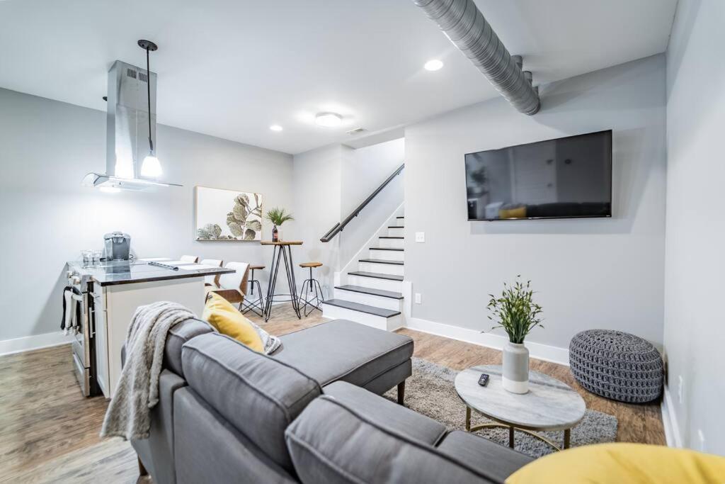 Contemporary 2br2ba W-king - Den - Private Entry-yard Holiday home *