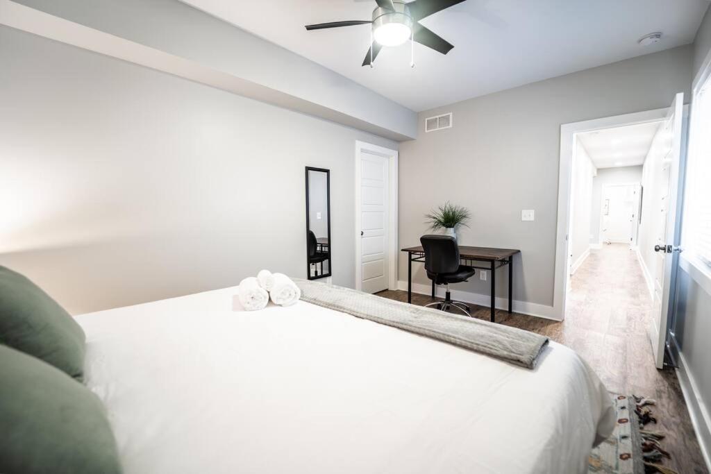 Contemporary 2br2ba W-king - Den - Private Entry-yard Indianapolis