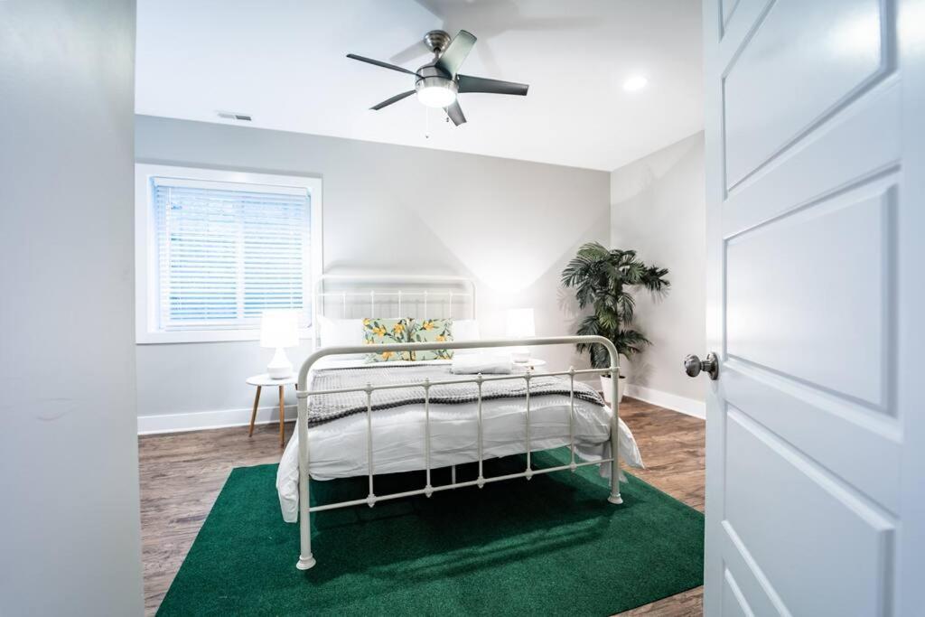 Holiday home Contemporary 2br2ba W-king - Den - Private Entry-yard *
