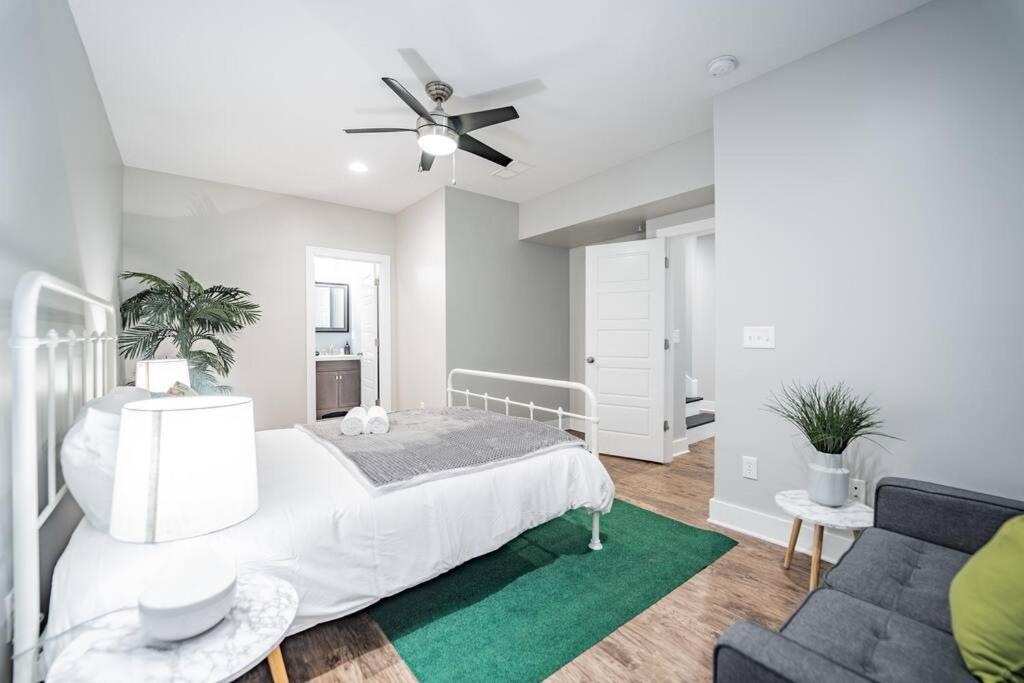 Holiday home Contemporary 2br2ba W-king - Den - Private Entry-yard Indianapolis