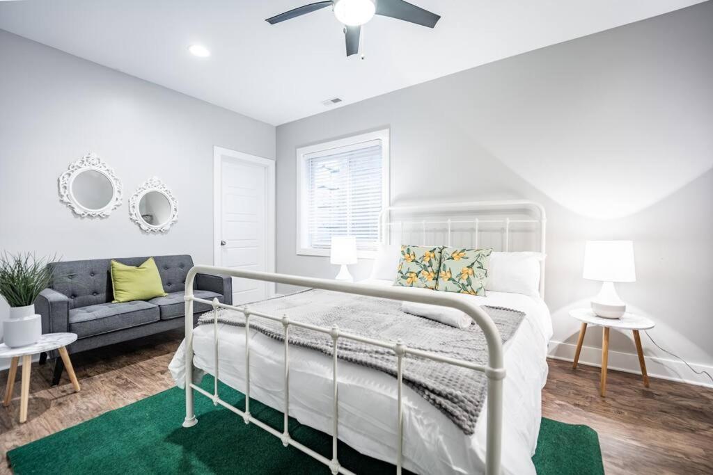 Contemporary 2br2ba W-king - Den - Private Entry-yard *